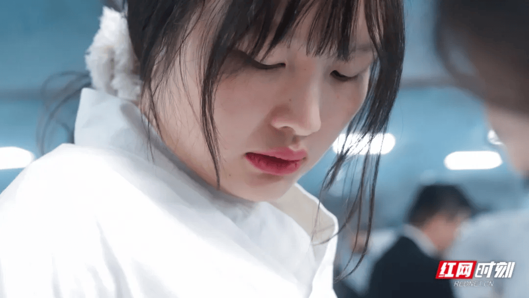 汶川地震被救起的女孩<strong></p>
<p>绿洲币</strong>，17年后和救她的军人结婚了