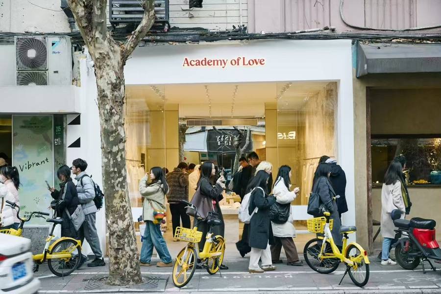 法国人在上海开店<strong></p>
<p>恒币</strong>，只卖白色衣服竟然火了丨上海滩上洋掌柜