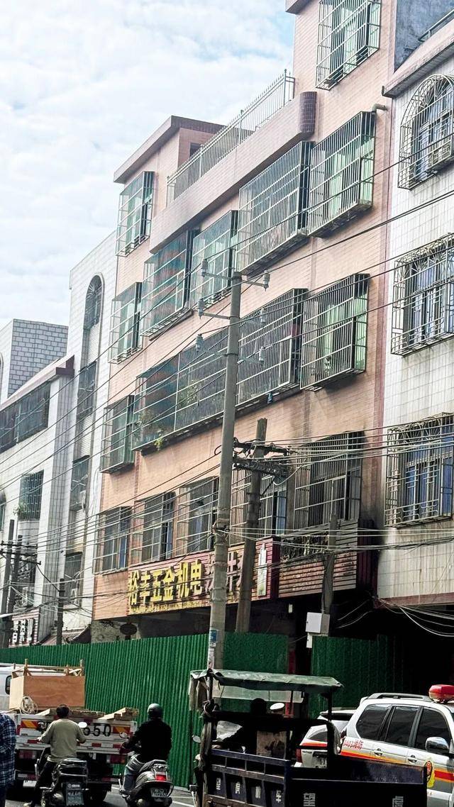 一家四代12人<strong></p>
<p>鑫坤币</strong>，火灾中丧生背后