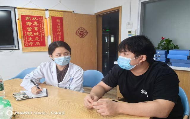 “工作可以再找<strong></p>
<p>阳光币</strong>,妈妈只有一个”,深圳大学毕业生为照顾患癌母亲,甘当“全职儿子”